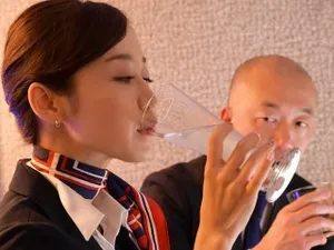 Trong một chuyến công tác, tôi đã gặp một người phụ nữ say xỉn, gợi cảm và có vòng hông nảy lửa. Tôi đẩy cô ấy xuống phòng mà không dùng bao cao su và quan hệ với cô ấy từ phía sau. Cô ấy hét lên, quan hệ mạnh bạo và xuất tinh vào trong cô ấy. Quan hệ một đêm, quan hệ với cô ấy hai lần liên tiếp. Phiên bản HD