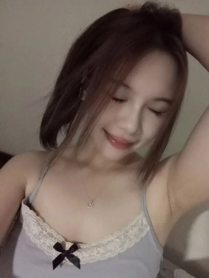 Nhét buồi vào mồm em nữ sinh mới lớn cực múp
