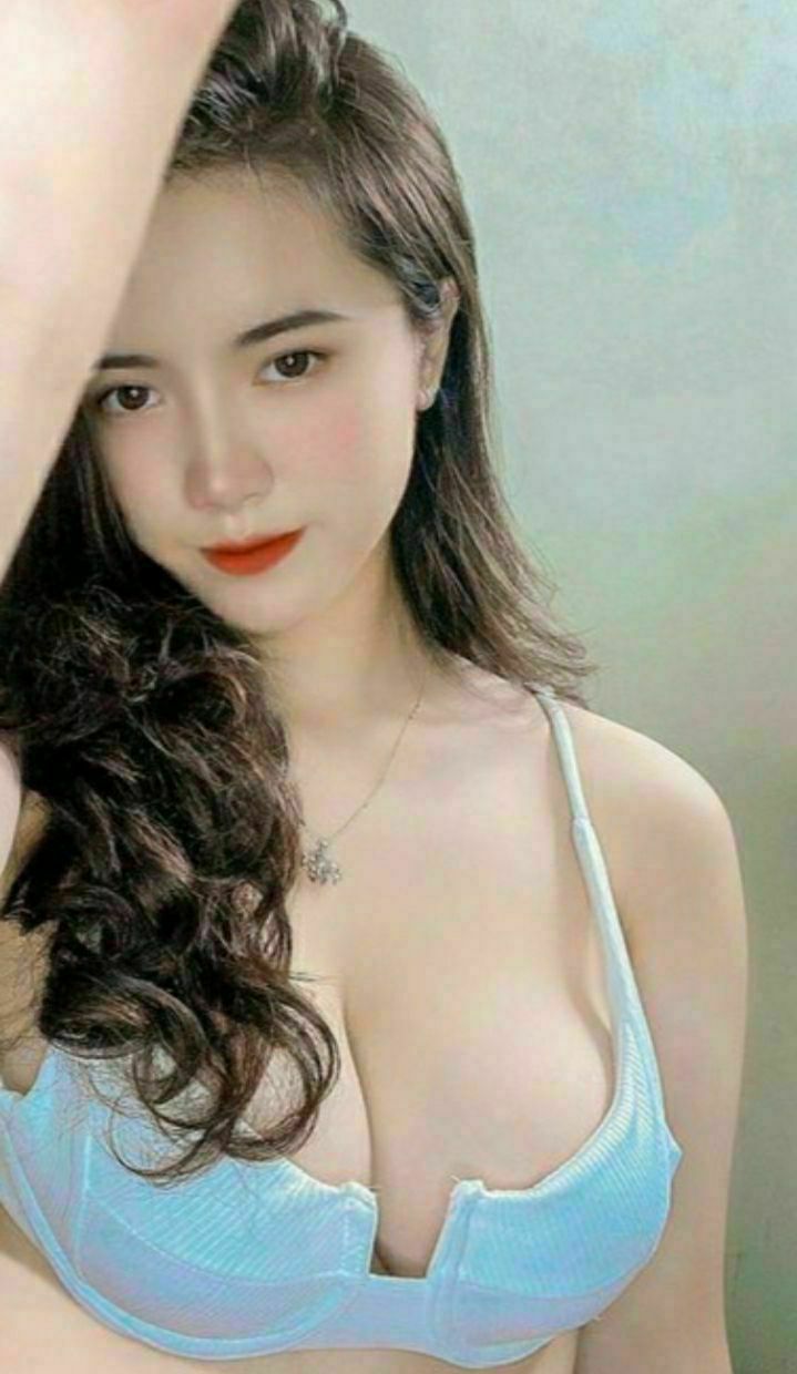 Cô gái duy nhất trong buổi họp lớp bị đám bạn Trả bài sau khi say xỉn